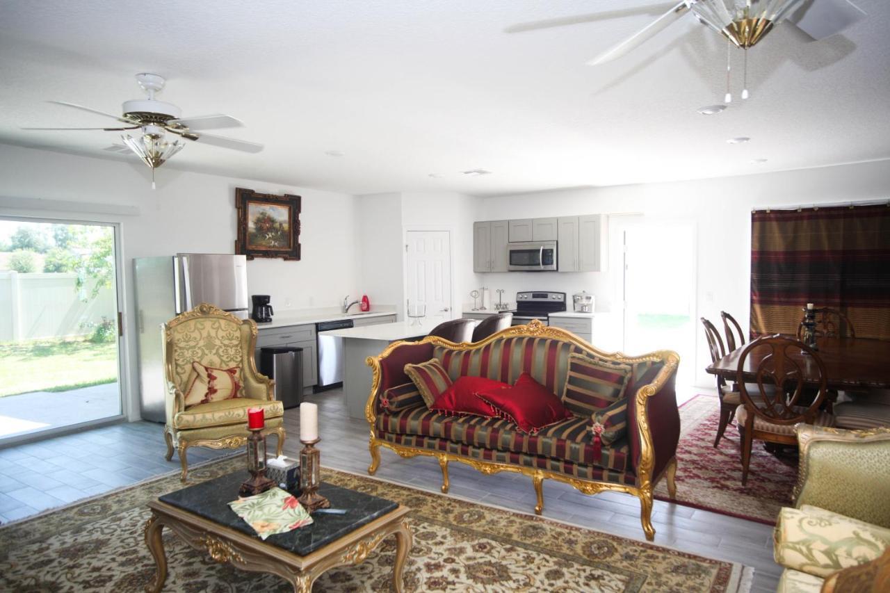 A Beautiful Queen Bedroom Orlando Exterior photo